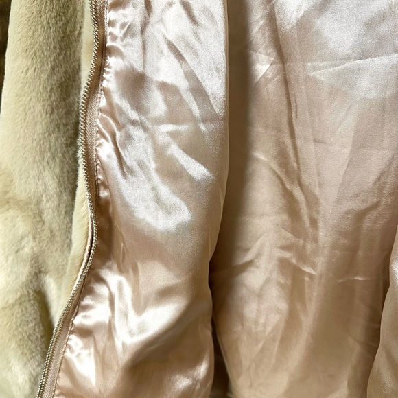 Urban Outfitters Faux Fur Coat - Picture 3 of 7